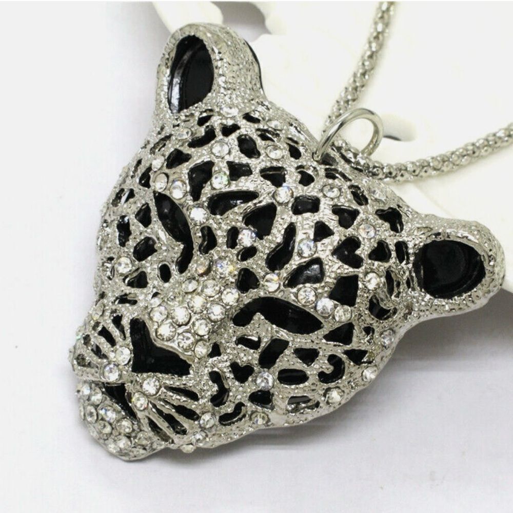 🖤 Betsey Johnson stunning crystal leopard pendant necklace 🖤